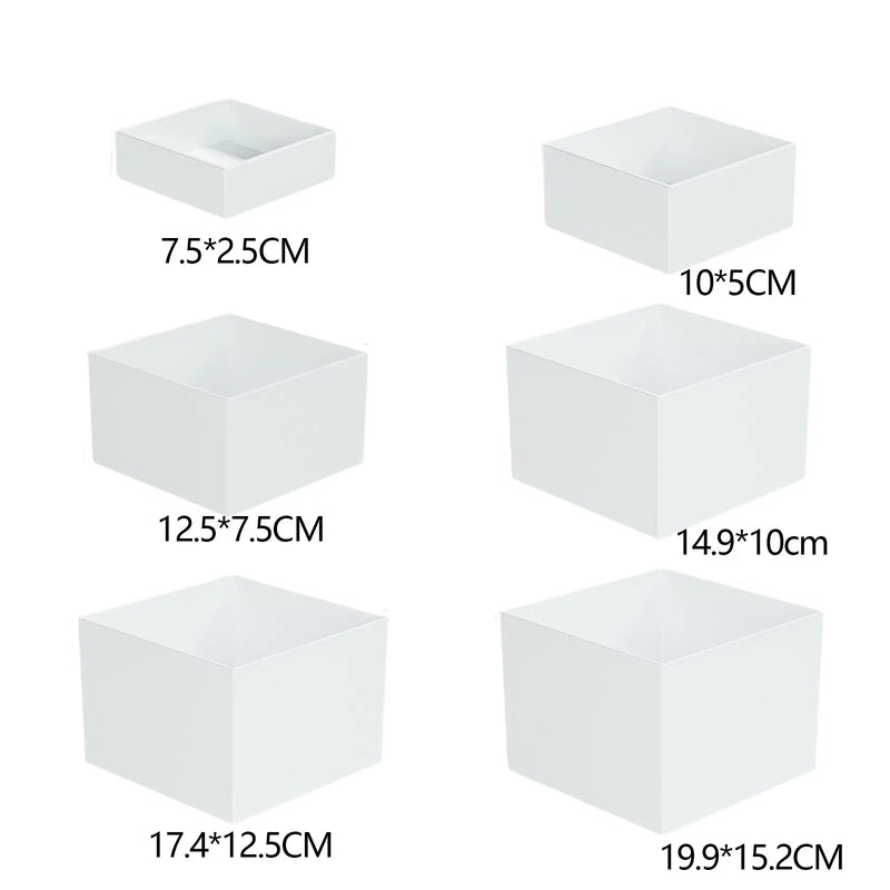 Présentoir Buffet Cubes Blancs Acryliques – cube présentoir buffet – mise en scène pour réception