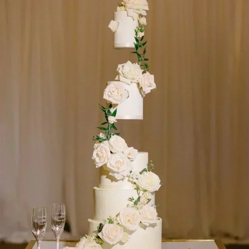 Présentoir Gâteau Métal Flottant Doré – présentoir gâteau – mise en scène pour réception