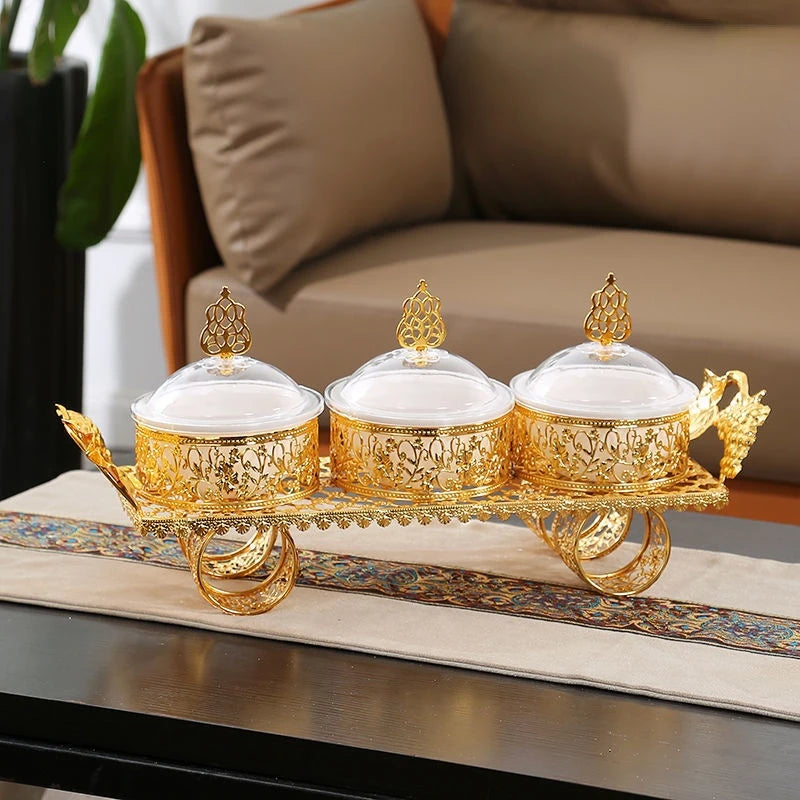Plateau Apéritif Métal Multi-Compartiments – plateau de présentation – en situation sur un buffet