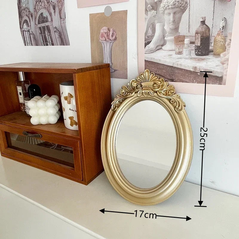 Miroir de table ovale doré à couronne sculptée, hauteur 25 cm et largeur 17 cm