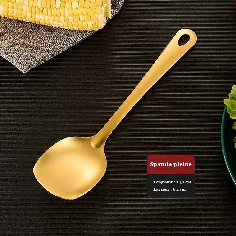 Spatule pleine dorée de 24,2 cm de long sur fond sombre