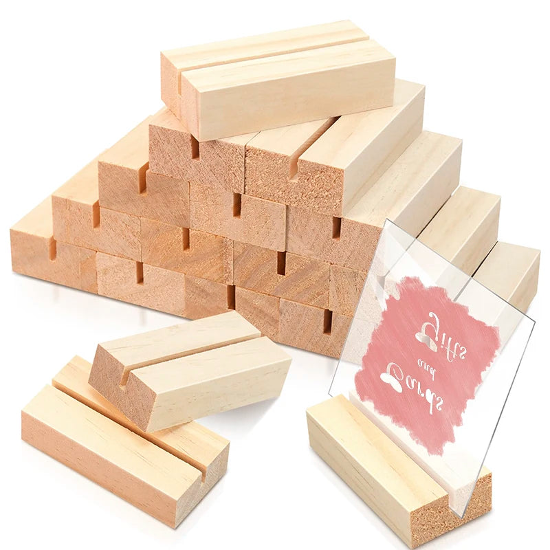 Marque-Place Bois Naturel Socle Rainuré Buffet : tas de petits socles en bois à rainure et carte transparente rose