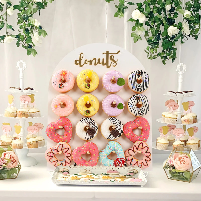Arche Bois Présentoir Donuts Anniversaire – présentoir donuts – mise en scène pour réception