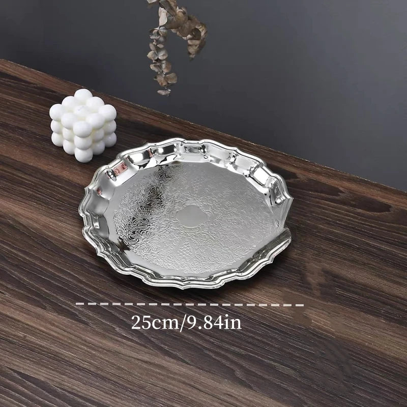 Petit plateau argenté ciselé, diamètre 25 cm