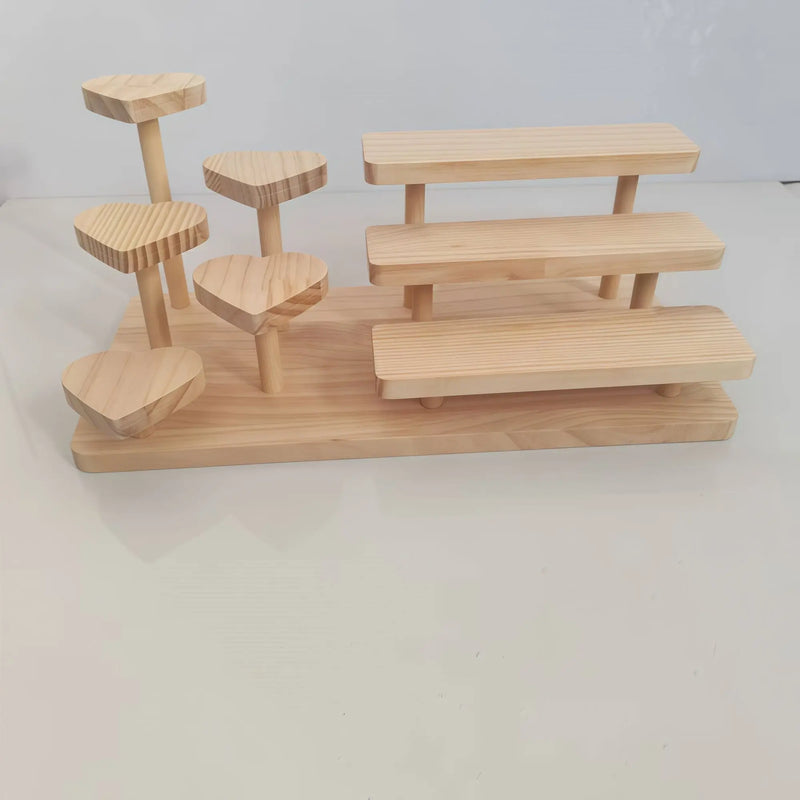 Présentoir Bois Multi-Niveaux Pâtisserie – présentoir gâteau – en situation sur un buffet