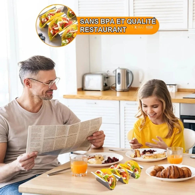 Famille souriante à table avec des tacos sur supports en inox, bandeau « sans BPA et qualité restaurant »