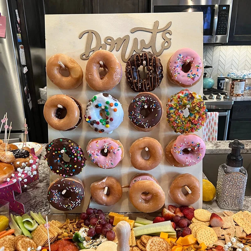Présentoir Mural Donuts Cœur Bois – présentoir donuts – gros plan sur la matière