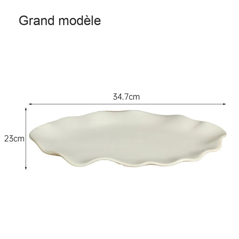 Grand plat ondulé en céramique crème, largeur 34,7 cm