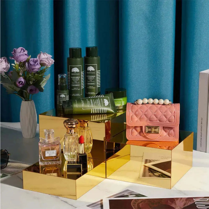Présentoir Gâteaux Acrylique Doré Anniversaire – présentoir gâteau – mise en scène pour réception