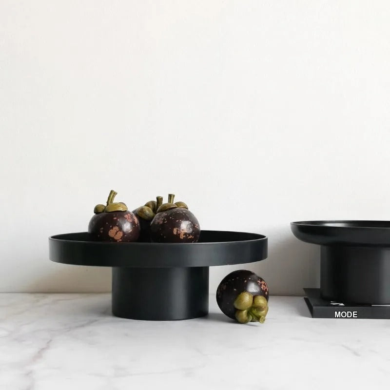 Présentoir gâteau rond noir – ambiance mariage romantique et raffinée